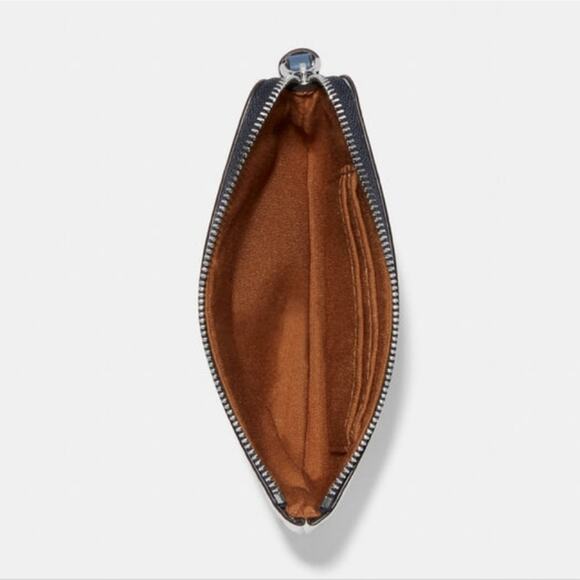 COACH VARSITY CORNER ZIP WRISTLET IN SIGNATURE CANVAS CHALK/INDIGO - Picture 2 of 3